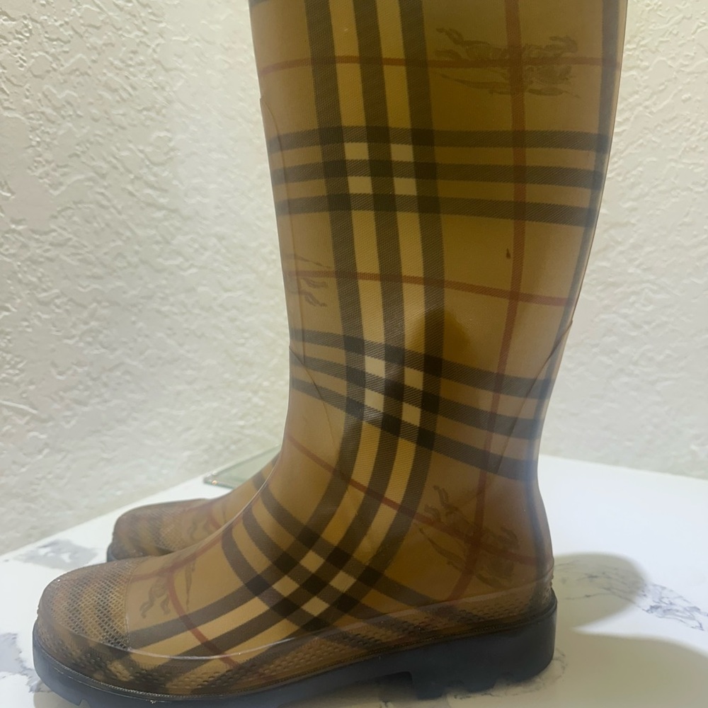Burberry Black Textured Sole - Picture 2 of 7